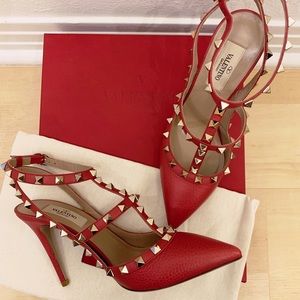 Valentino Rockstud Grainy Calfskin Pumps
